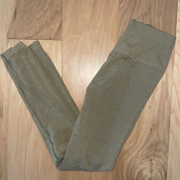 Alphalete Amplify Legging - Not Gold - Picture 3 of 3